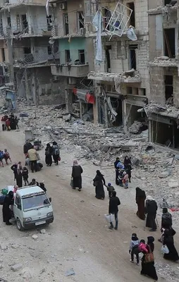 Katil Esed Halep'ten kaçan sivilleri bombaladı!