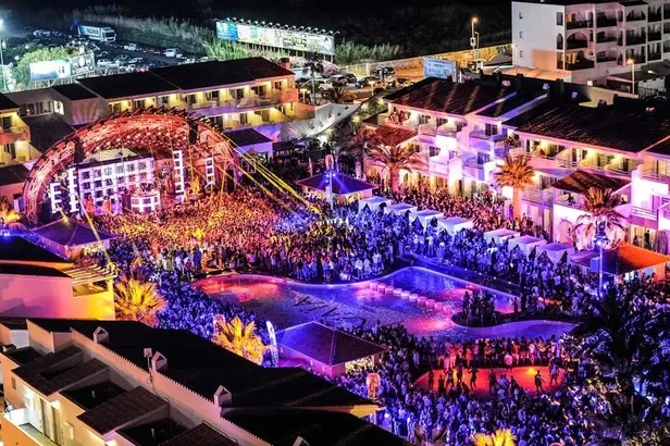 ispanyanin-ibiza-adasina-giden-bir-turk-12-saatlik-eglence-icin-servet-birakti-1659901634222.jpeg İspanya'nın İbiza adasına giden bir Türk 12 saatlik eğlence için servet bıraktı!-3