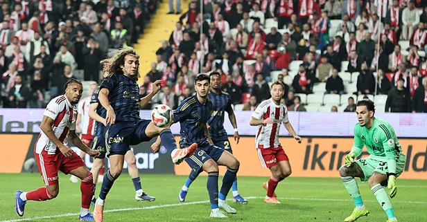 Kanarya'ya Akdeniz'de sürpriz! Antalyaspor - Fenerbahçe: 2-2 | MAÇ SONUCU