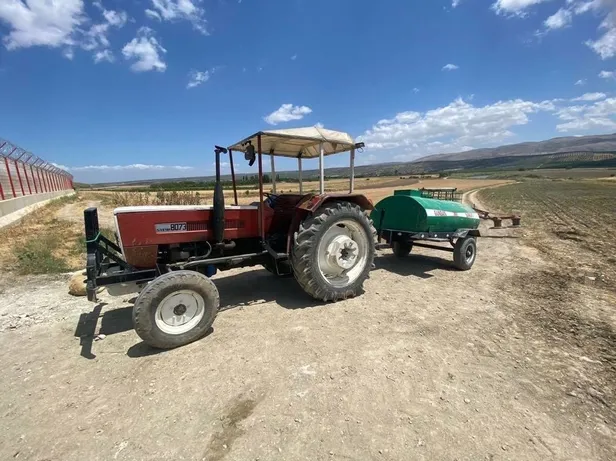 hatayda-uyusturucu-operasyonu-traktorun-su-tankerinde-18-kilogram-esrar-eke-gecirildi-1621698686442.jpeg Hatay'da uyuşturucu operasyonu! Traktörün su tankerinde 18 kilogram esrar eke geçirildi-1