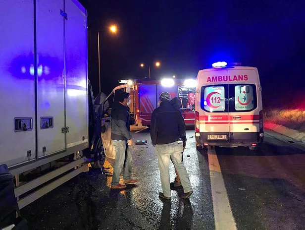 1608788895985.jpg Kuzey Marmara Otoyolu'nda kamyon tıra çarptı: 1 kişi yaralandı!-2