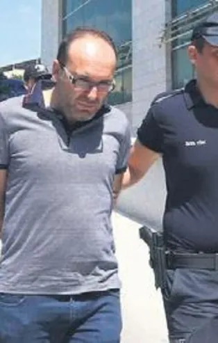 FETÖ'nün belediyeler imamı Erkan Karaarslan CHP'li belediyeleri akrabalarıyla hortumladı!