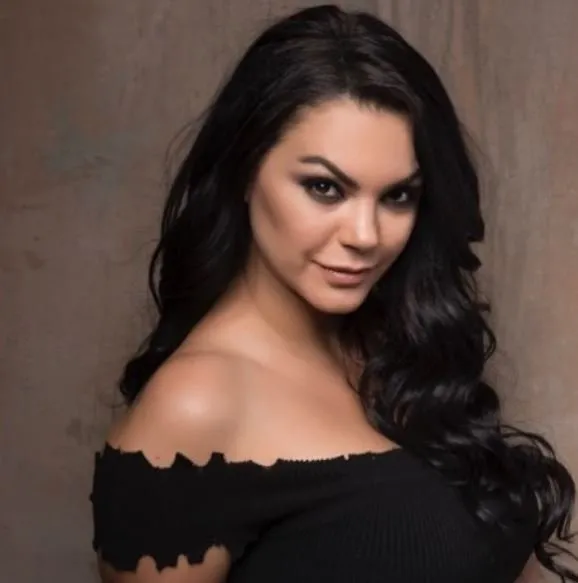 Şarkıcı Nez'e takıntılı hayranından kanlı gelinlik! Savcılığa koşan Nez önce mekanda tehdit edildi ardından...-2