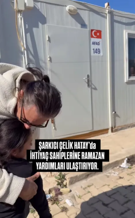 1772628499129.jpg Şarkıcı Çelik Hatay’da borç kapattı çamurlu kıyafetle sahneye çıktı: "Ramazan paylaşmak demek"-3