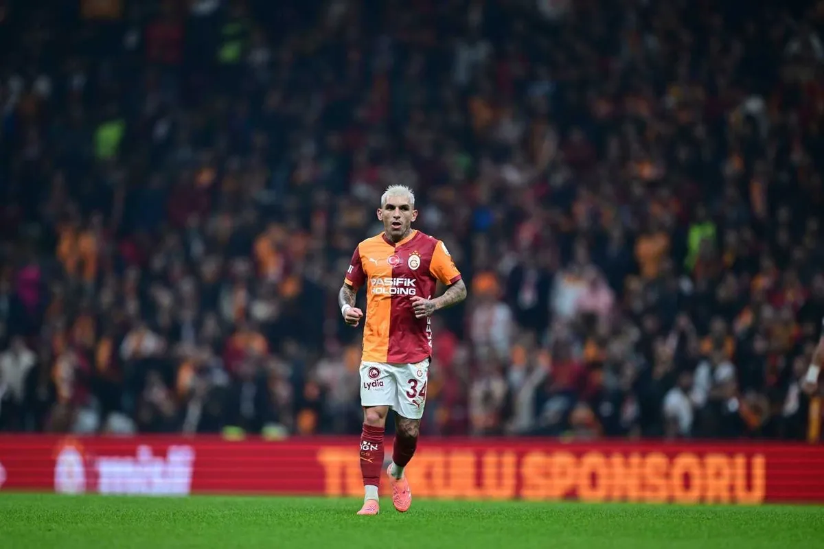 torreira-giderse-o-gelecek-galatasaraydan-cilgin-transfer-plani-1787209184528.jpeg Torreira giderse o gelecek! Galatasaray’dan çılgın transfer planı-4