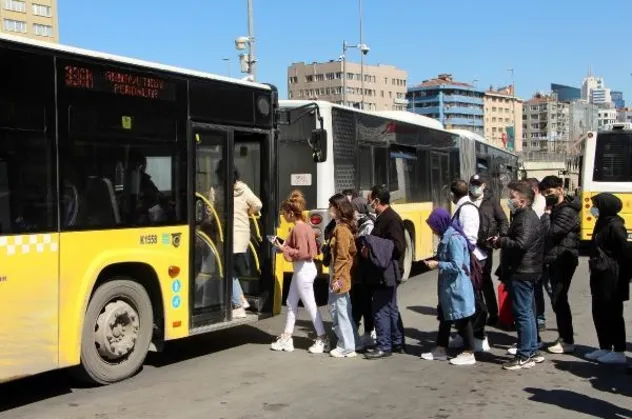 İstanbul'da ulaşımda yüzde 40 zamlı tarifeyle yolculuk başladı! Yolcular fahiş zamma tepki gösterdi
