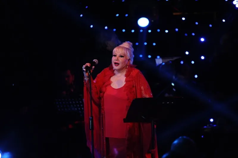 usta-sanatci-muazzez-abaciya-veda-akmde-toren-duzenlendi-1763286774688.jpeg Usta sanatçı Muazzez Abacı son yolculuğuna uğurlandı: "Türk Sanat Müziği öksüz kaldı"-8