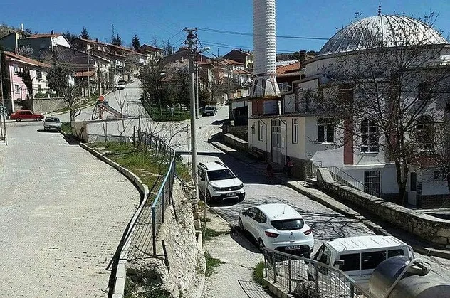 Kütahya’nın Emet ilçesinde cami imamı koronaya yakalandı, cemaat karantinaya alındı