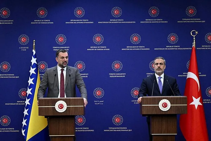 Dışişleri Bakanı Hakan Fidan'dan Gazze'deki soykırıma sessiz kalan Batı'ya sert tepki: "İnsanlık suçuna ortak olmayın"-5