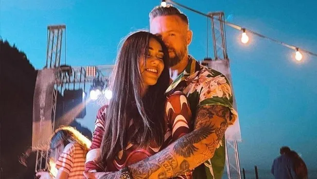 Dilan Çiçek Deniz ve Thor Saevarsson sokak ortasında aşka geldiler!