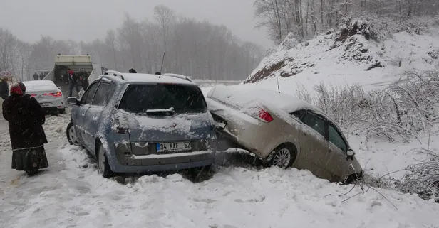 Uludağ yolu çarpışan otolara döndü! Yollar buz pisti gibi