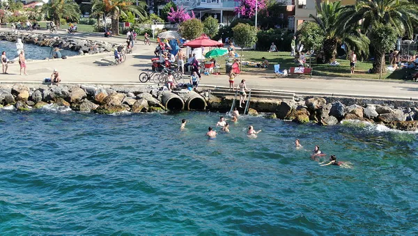 buyukadada-vatandaslardan-ucretli-plaj-tepkisi-1596454809522.jpg Büyükada'da vatandaşlardan "ücretli plaj" tepkisi-2