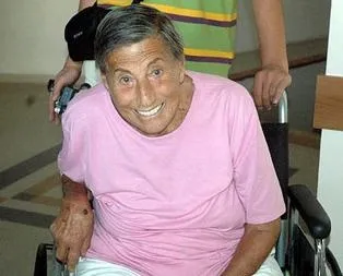 Ünlü sanatçı hayatını kaybetti!