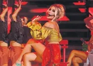 İlişkiyi mesaj mı bitirdi? İrem Derici, adının aşk dedikodularına karıştığı Cem Beleviyi Instagramdan sildi