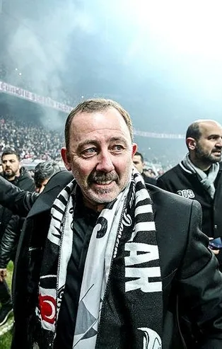 Bizimkisi bir aşk hikayesi! Sergen Yalçın 21 bin taraftar önünde Beşiktaş'a 1.5 yıllık imza attı