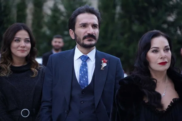kalp-yarasindan-bomba-bolum-ayse-ve-ferit-evleniyor-iste-kalp-yarasi-25-bolumden-ipuclari-1639840737018.jpg Kalp Yarası’ndan bomba bölüm! Ayşe ve Ferit evleniyor! İşte Kalp Yarası 25. bölümden ipuçları...-4