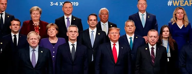 NATO Liderler Zirvesi'nde aile fotoğrafı çekildi!