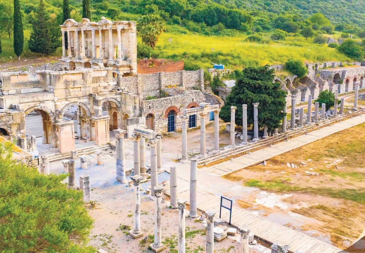 masmavi-koylardan-antik-kentlere-1786568662738.jpeg Ege'nin en güzel rotaları: Antik kentlerden masmavi koylara, lezzet duraklarından gizli cennetlere-3