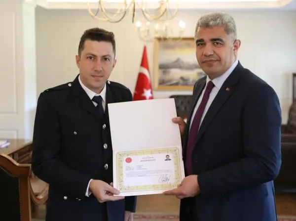 1694449761522.jpeg Azerbaycan bayrağını öperek teslim almıştı: Polis Memuru Ramazan Şahin başarı belgesiyle ödüllendirildi!-3