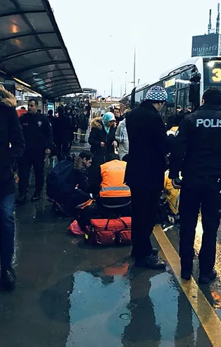 Son dakika: Metrobüsün çarptığı yolcu hayatını kaybetti