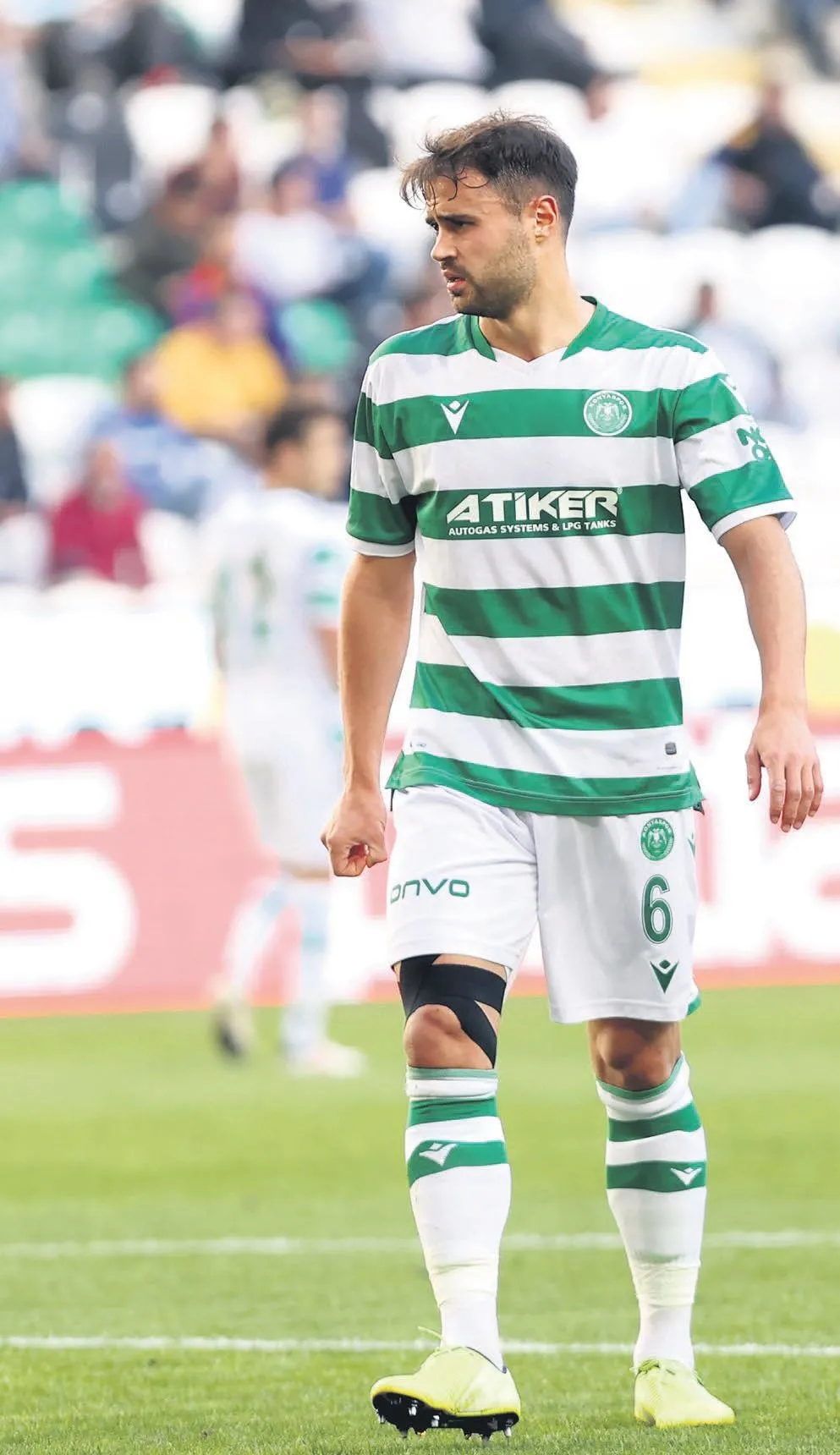 Konyaspor’un 27 yaşındaki stoperi Ahmet Çalık trafik kazasında hayatını kaybetti