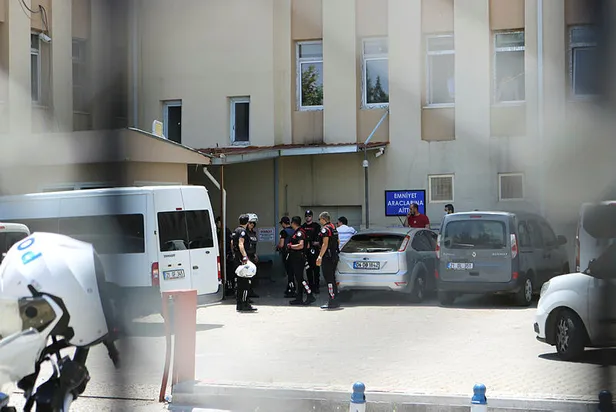 polis-atakan-arslanin-sehit-oldugu-saldirida-yeni-gelisme-zanlilar-mahkemede-birbirlerini-sucladi-1591185566410.jpg Polis Atakan Arslan'ın şehit olduğu saldırıda yeni gelişme! Zanlılar mahkemede birbirlerini suçladı-2