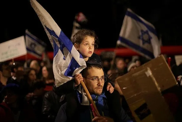 İsrail'de Netanyahu hükümetine karşı kitlesel protestolar yapılıyor: "Diktatörlüğe hayır"-7