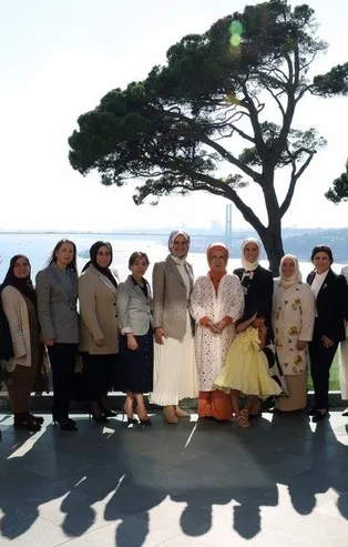 Başkan Erdoğan'ın eşi Emine Erdoğan KADEM yönetim kurulu üyeleriyle bir araya geldi