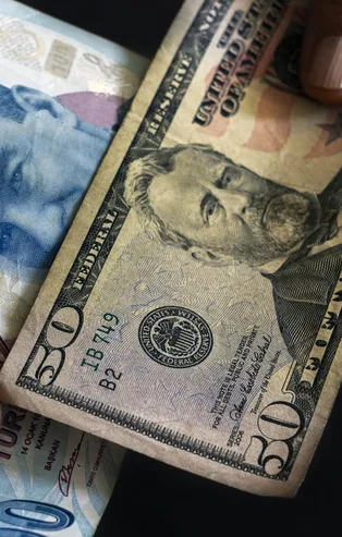 Yabancı yatırımcıdan flaş dolar hamlesi! İşte yeni dolar/TL tahmini