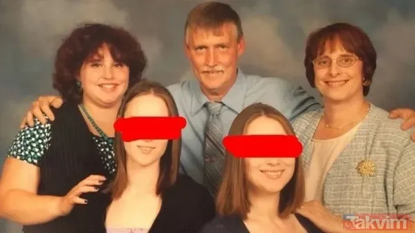 Aile Fotoğrafında En Solda 12 Yaşındaki Hali Yer Alıyor Ancak 35 Yaşında Gibi Duruyor.