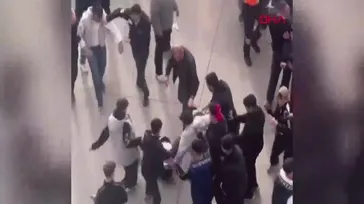 Liselilerin karne kavgası kamerada! (VİDEO)