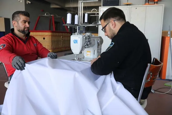 tanesi-100-bin-euro-kapadokyada-sicak-hava-balonu-yapan-firmalar-yuzde-100-yerli-kumas-icin-kollari-sivadi-1634896815252.jpg Tanesi 100 bin euro! Kapadokya'da sıcak hava balonu yapan firmalar yüzde 100 yerli kumaş için kolları sıvadı-4