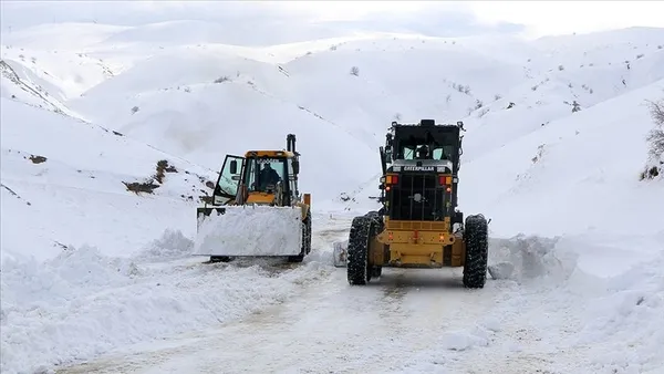 erzurum-igdir-ve-karsta-kar-yagisi-nedeniyle-168-koy-ve-mahalle-yolu-ulasima-kapandi-1614589433936.jpg