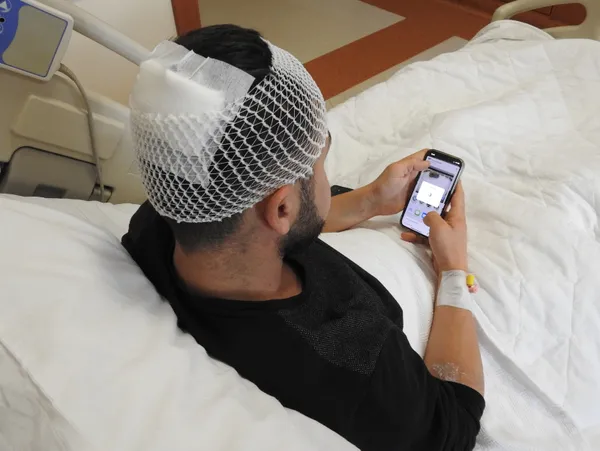 avustralyadan-gaziantepe-geldi-15-kisiden-dayak-yedi-beyin-kanamasi-geciren-genc-illa-ki-olmem-mi-gerekiyor-1640958899660.jpg Avustralya'dan Gaziantep'e geldi 15 kişiden dayak yedi! Beyin kanaması geçiren genç: İlla ki ölmem mi gerekiyor?-6