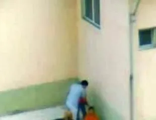 Okul bahçesinde şok görüntü