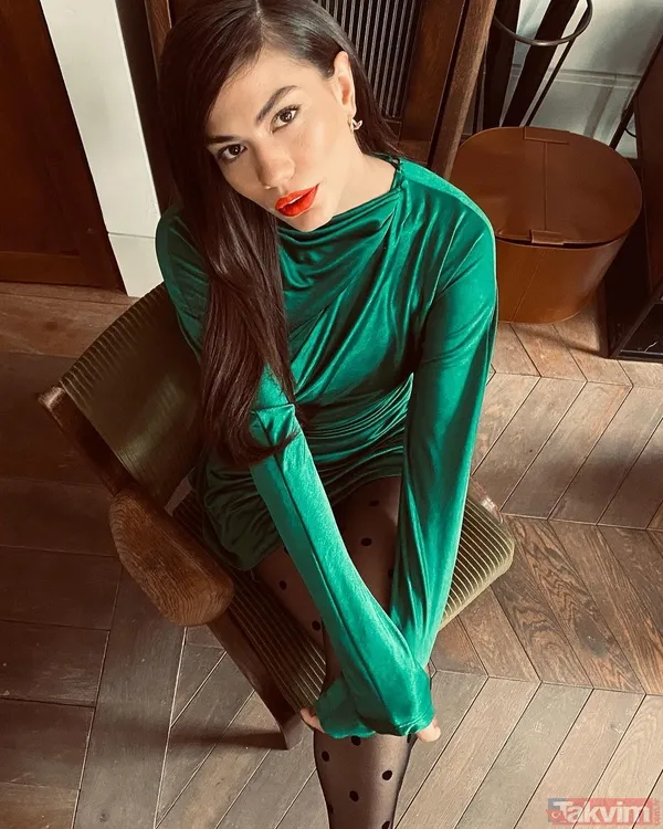 Demet Özdemir göğüs dekoltesinden vazgeçti süper minisiyle şov yaptı! Ünlülerden beğeni yağarken gözler Oğuzhan Koç’a çevrildi - 8