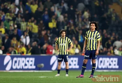 Takvim.com.tr olay yerinde! Fenerbahçe taraftarından Ali Koç’a yoğun tepki! Pılınızı pırtınızı toplayın çekin gidin |ÖZEL HABER