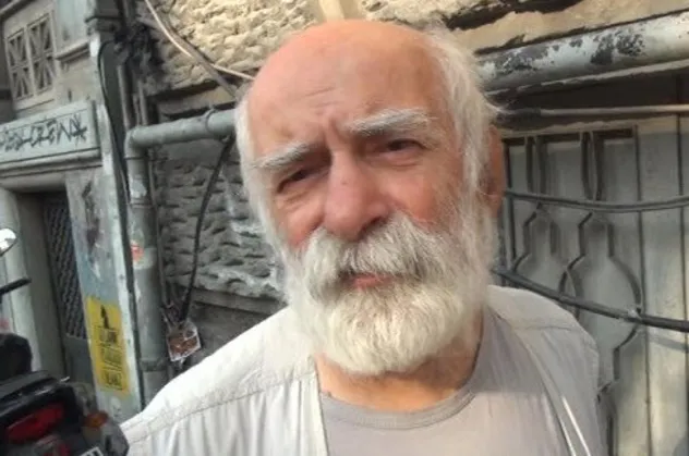 Bizimkiler'in Abbas'ı Hikmet Karagöz yürüyen merdivenlerden düşüp yaralandı
