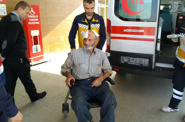 Kabak çalmaya çalışan hırsız yaşlı adamı yaraladı