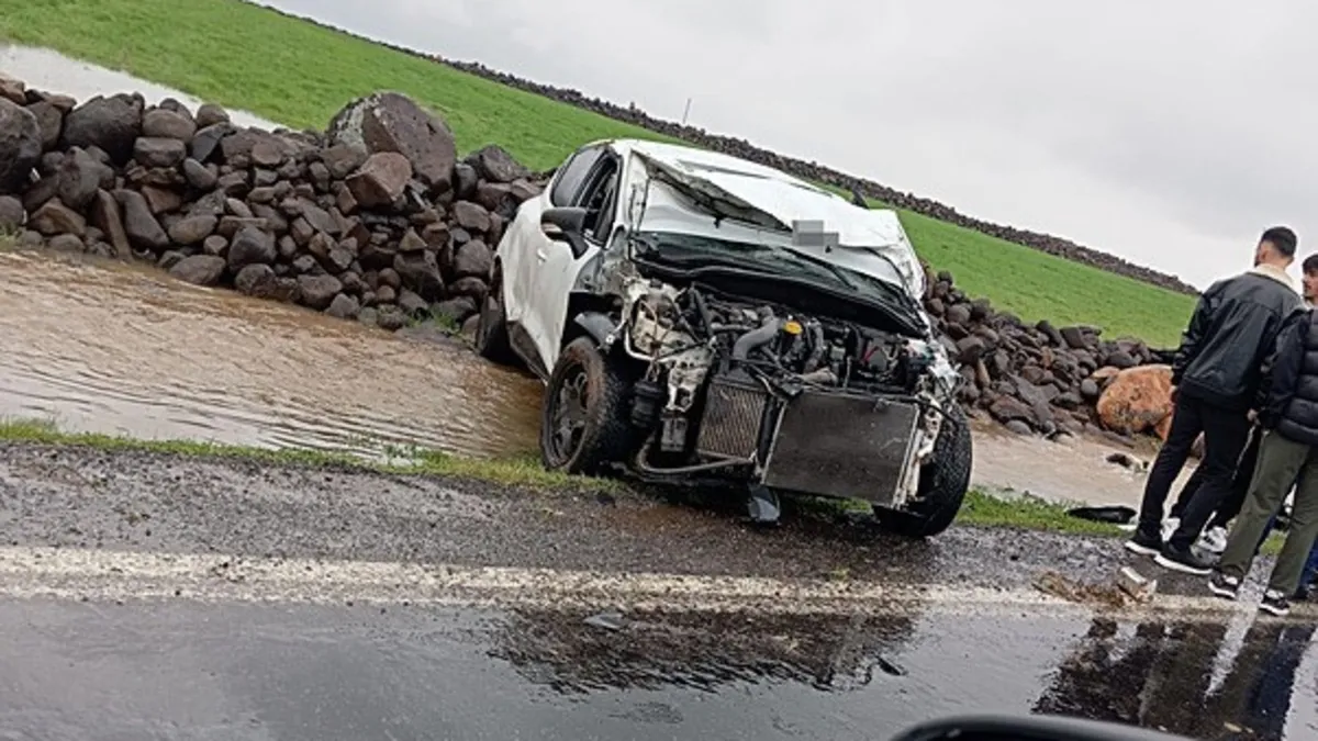Diyarbakır'da Trafik Kazası: 2 Yaralı, 1'i Ağır Durumda