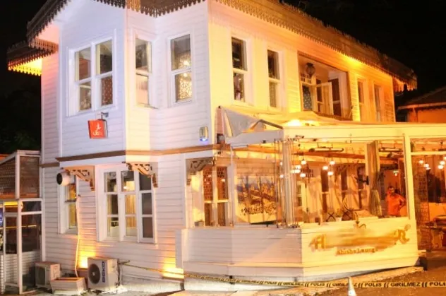 İstanbul'da ünlü mekana silahlı saldırı