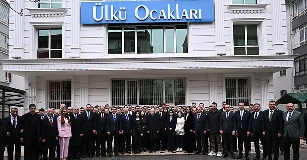 MHP lideri Bahçeli Ülkü Ocakları'nı ziyaret etti: Gençlerle bayramlaştı