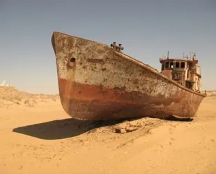 Çölün ortasındaki geminin gizemi