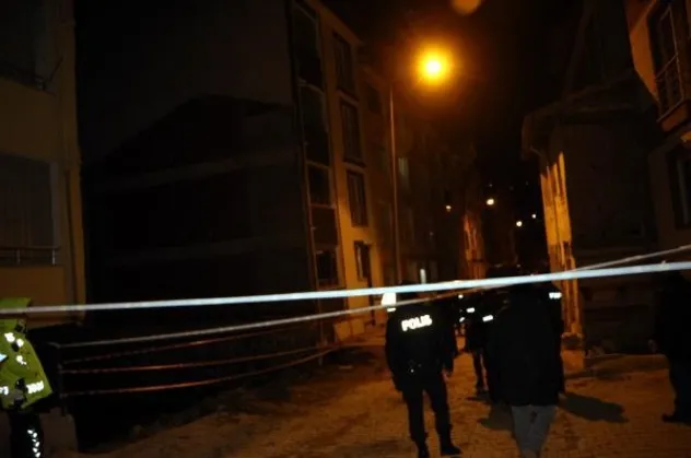 Tokat'ta korku dolu anlar: İnşaat temeli kazılırken hasar gören iki binadaki 48 kişi tahliye edildi