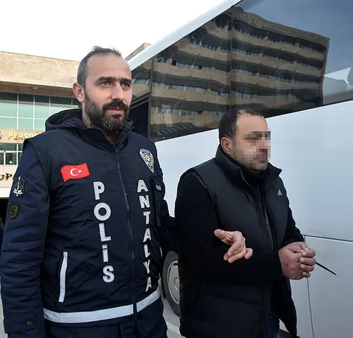 antalyada-kuyumcudan-17-kilo-altin-calinmasina-iliskin-8-supheli-yakalandi-1579080604788.jpg Antalya'da kuyumcudan 17 kilo altın çalınmasına ilişkin 8 şüpheli yakalandı-1