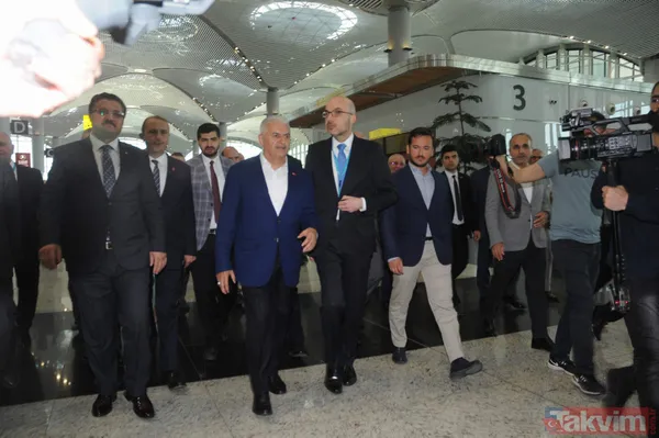 Binali Yıldırım havalimanı taksisinin direksiyonuna geçti - 6