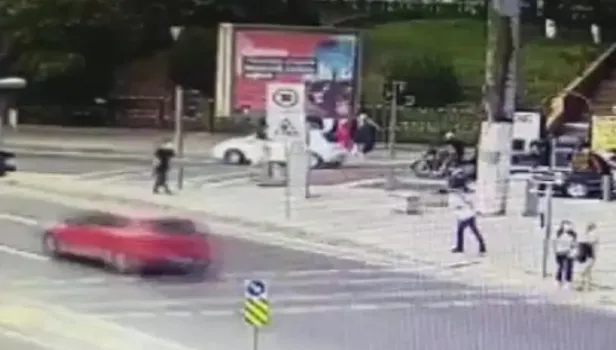 Dolmabahçe'de Rus asıllı Amerikalı aileye kabusu yaşayan gaspçılar kamerada! Kalemle plaka değiştirmişler