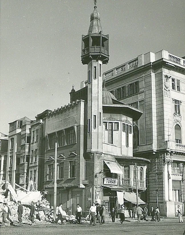 parcalari-hala-bogazin-dibinde-karakoyun-yikilan-camisi-yeniden-yukseliyor-1777549563615.jpg Parçaları hala boğazın dibinde: Karaköy’ün yıkılan camisi yeniden yükseliyor-7