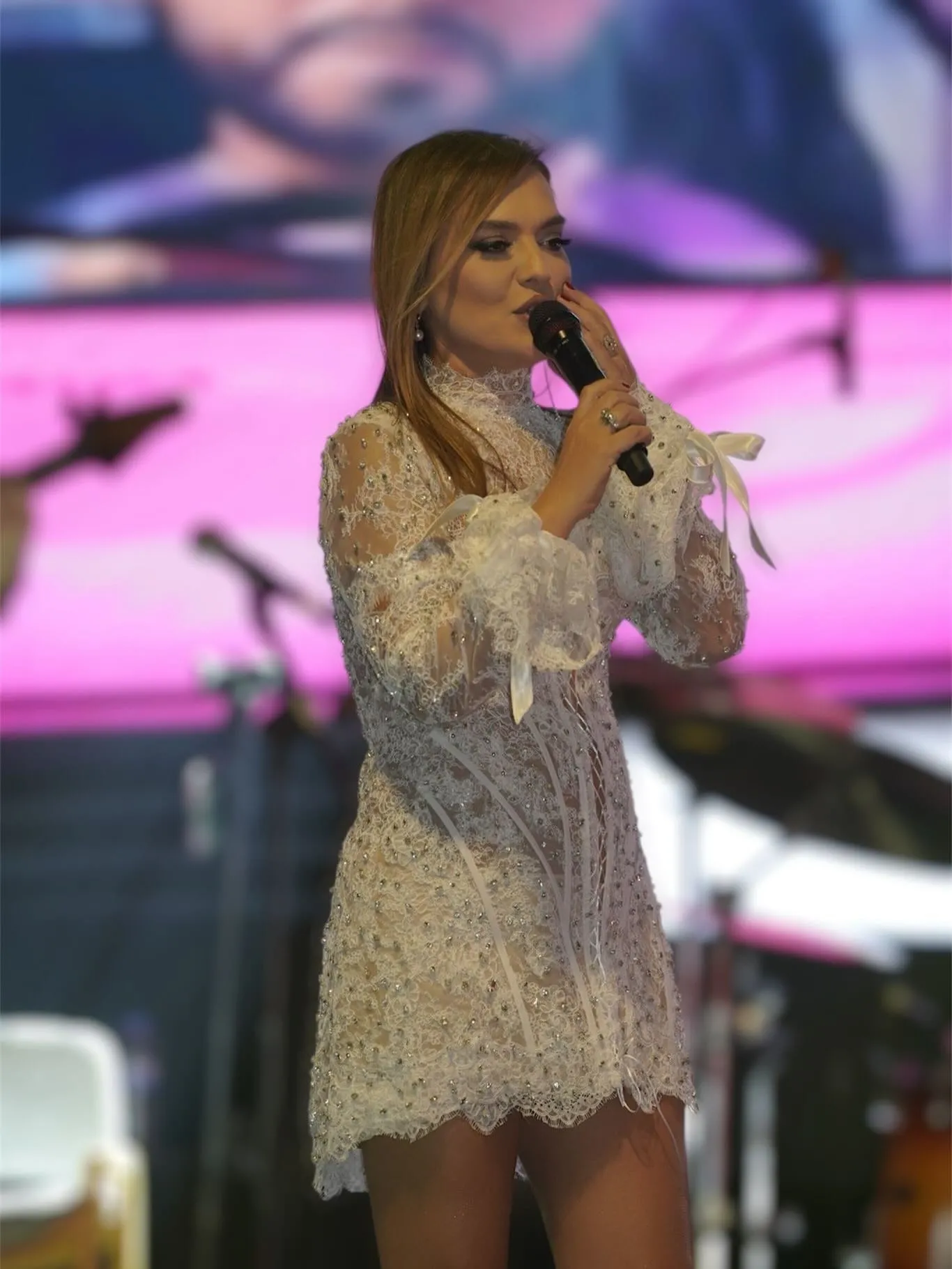 Gözler Demet Akalın'dan gelecek yanıta çevrildi - 9