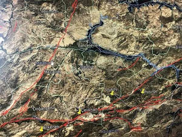 turkiye-fay-hatti-haritasi-2023-dogu-anadolu-fay-hatti-hangi-il-ve-ilcelerden-geciyor-iste-diri-fay-hatlari-1692868012734.jpeg